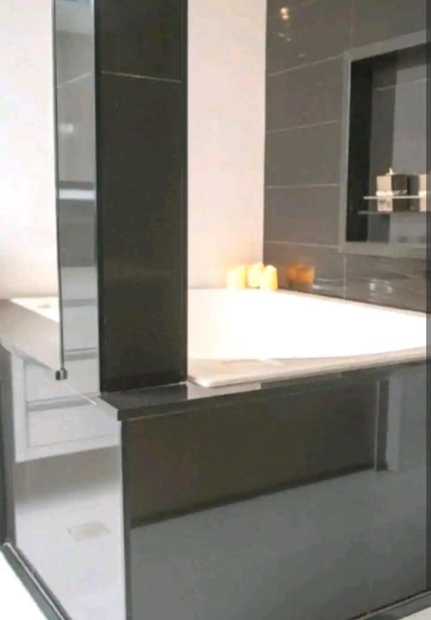Apart Luxo No Centro Com Hidromassagem Apartment กูรีตีบา ภายนอก รูปภาพ